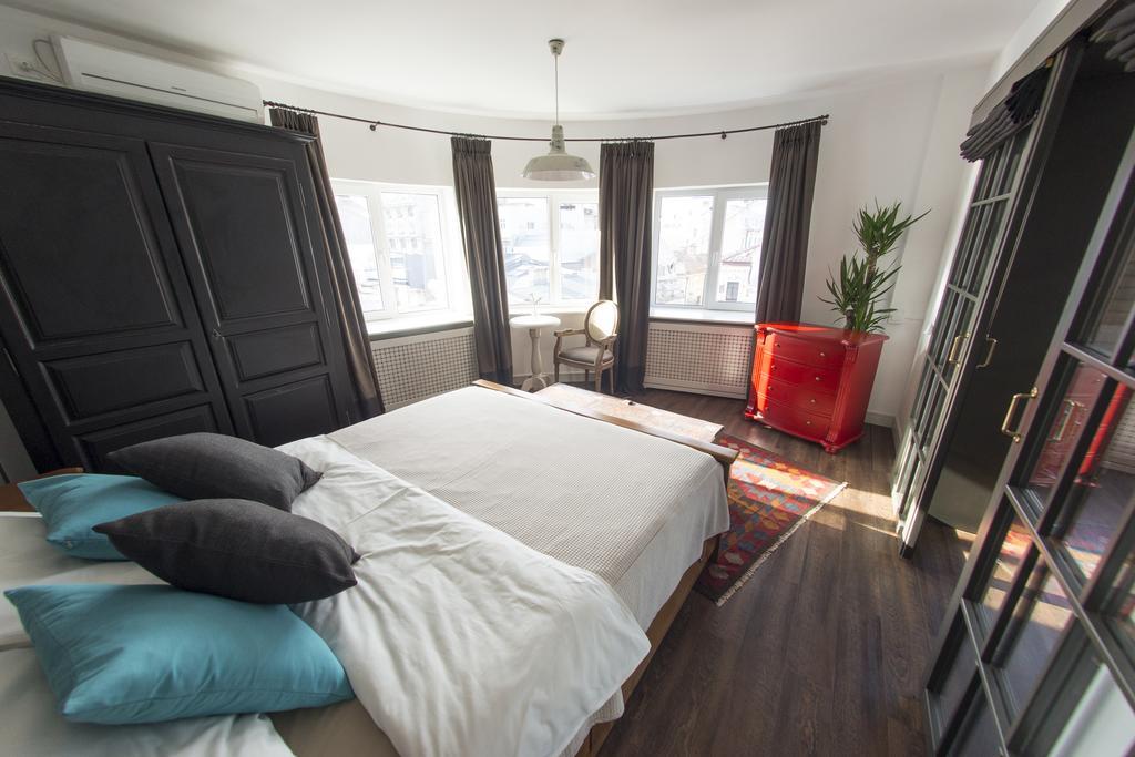 Bohemian Old Town Boutique Apartment บูคาเรสต์ ภายนอก รูปภาพ